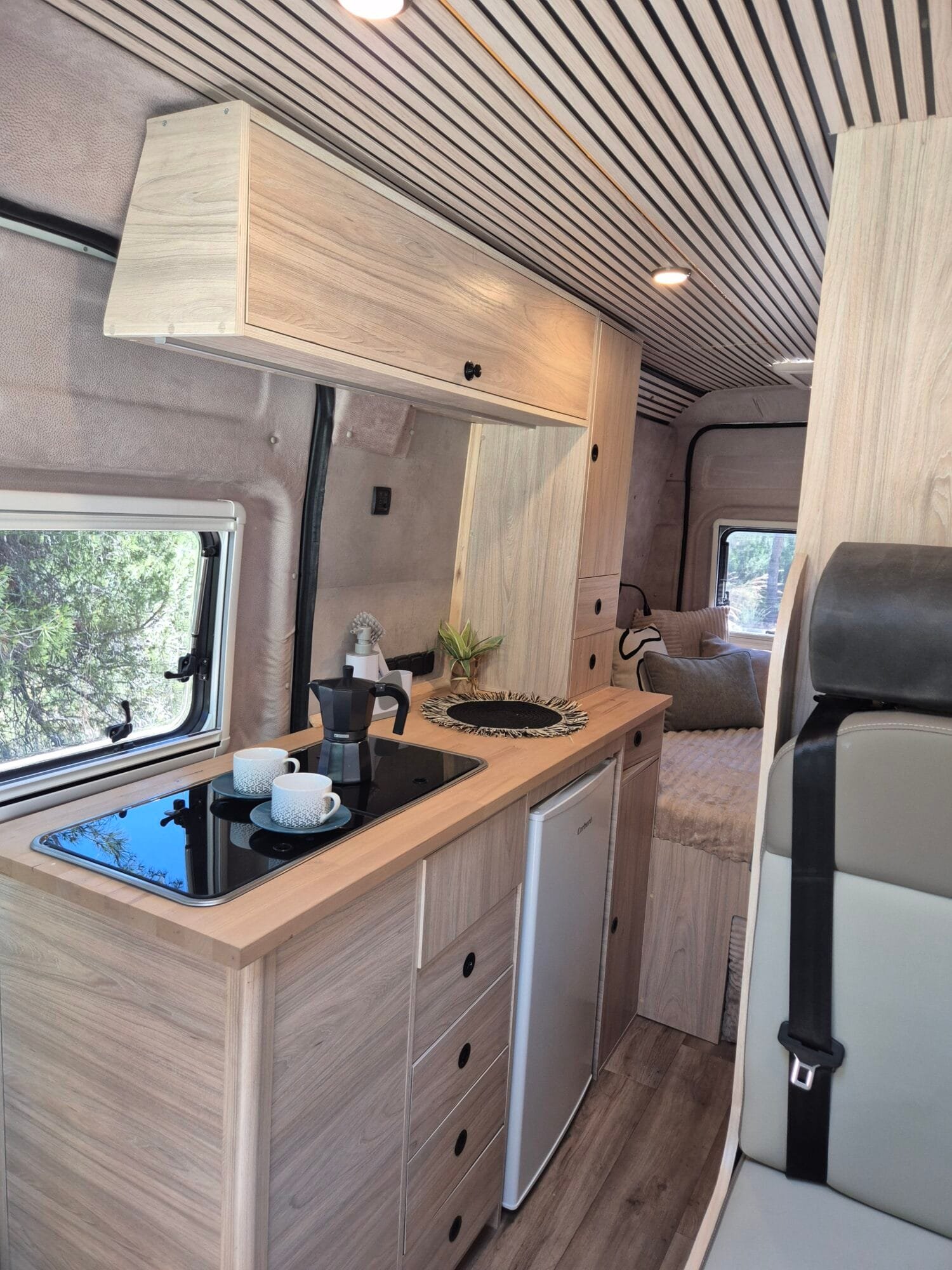 cocina-completa-autocaravana-peugeot.jpeg