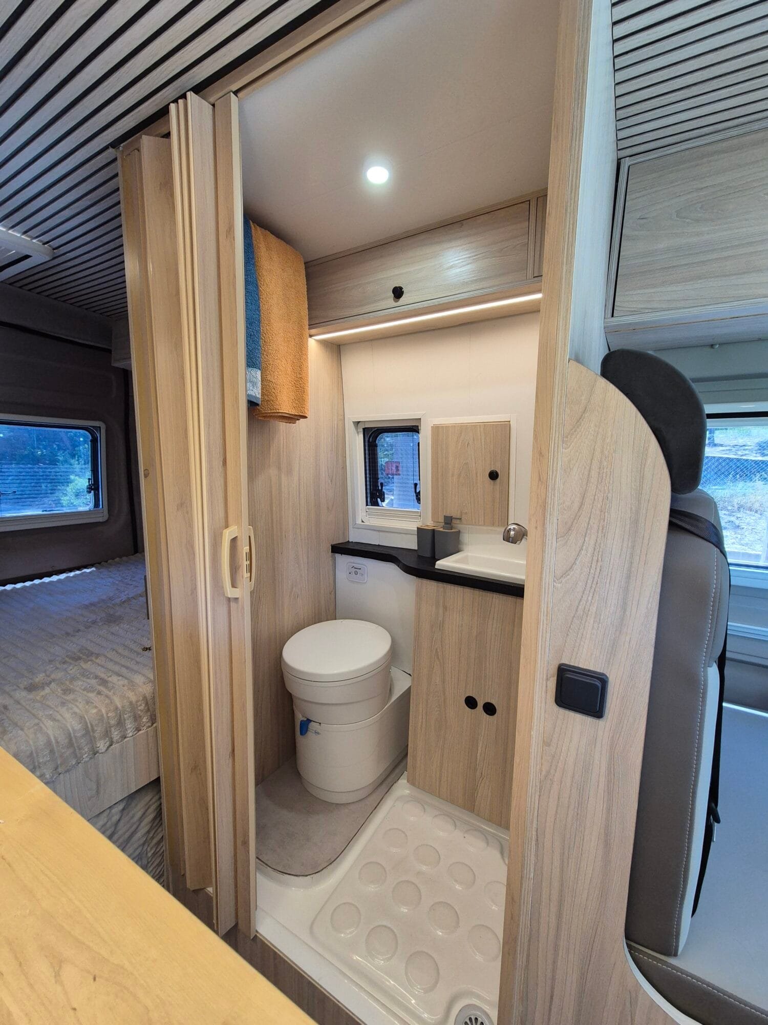 bano-autocaravana-peugeot-vista-general.jpeg