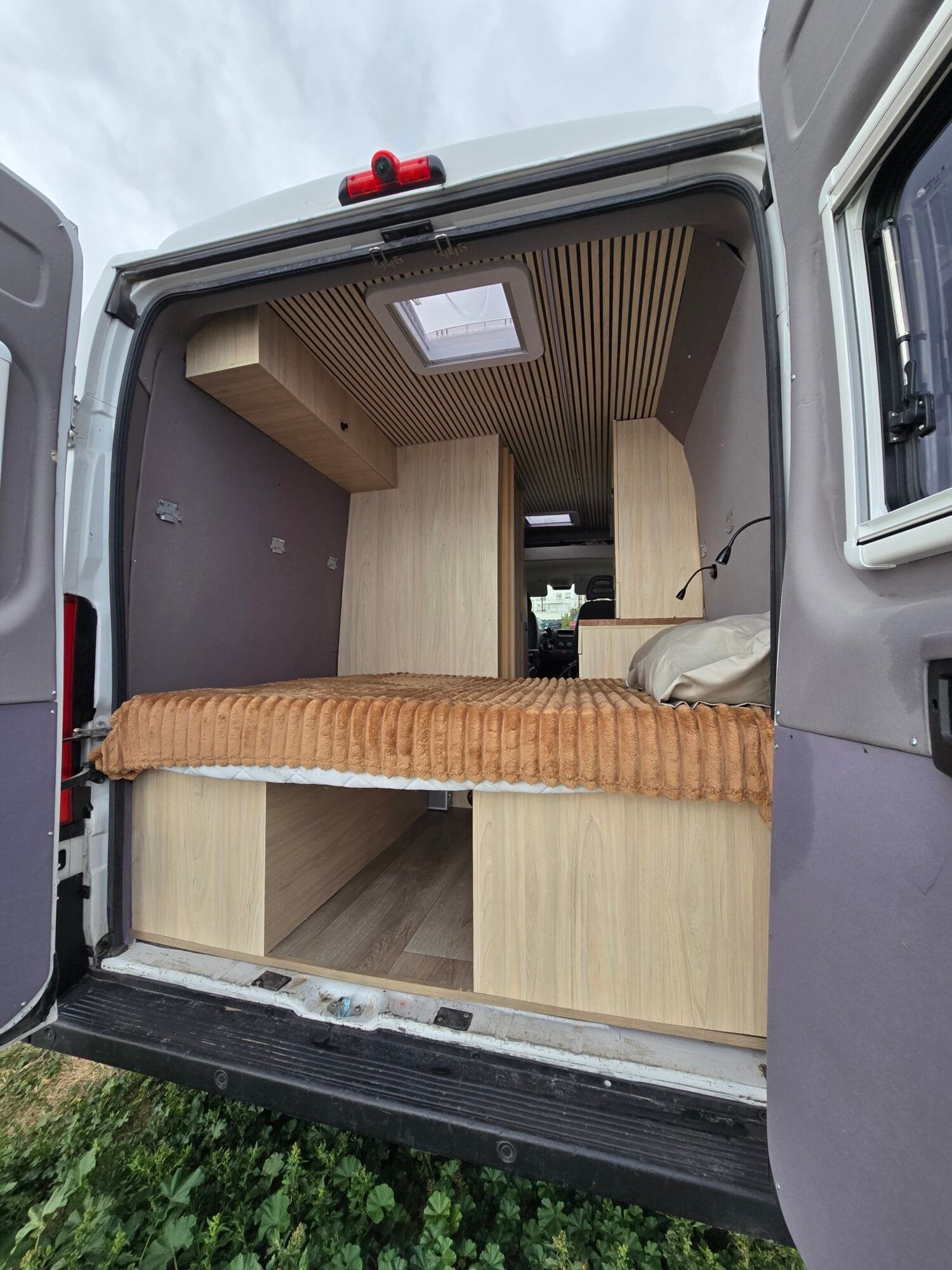 cama-camper-citroen-interior.jpeg