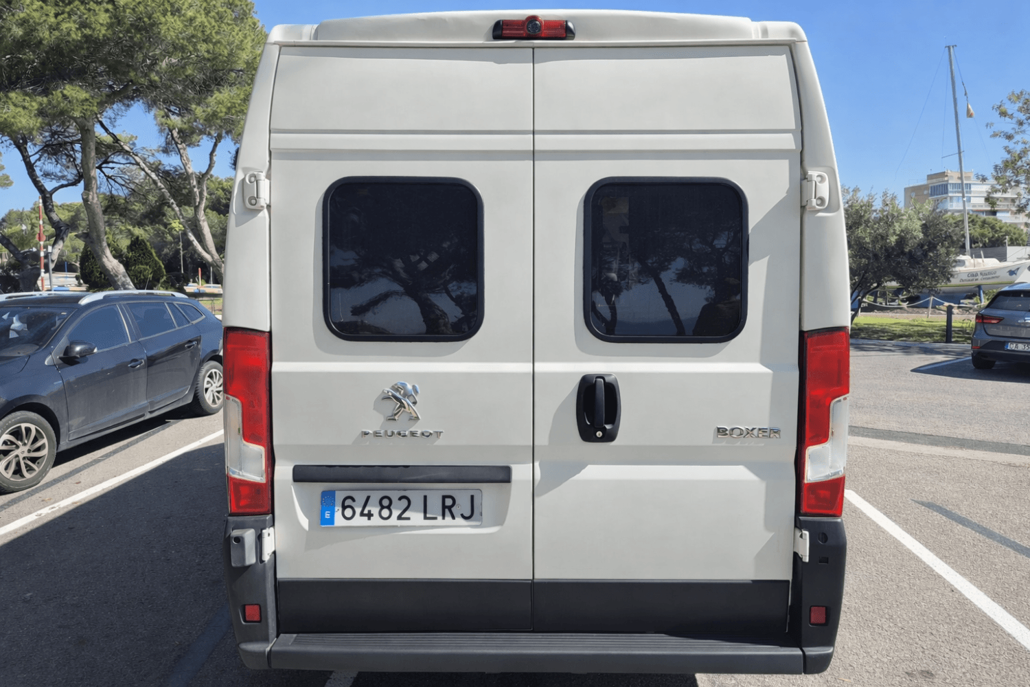 autocaravana-peugeot-exterior-vista-trasera.jpeg