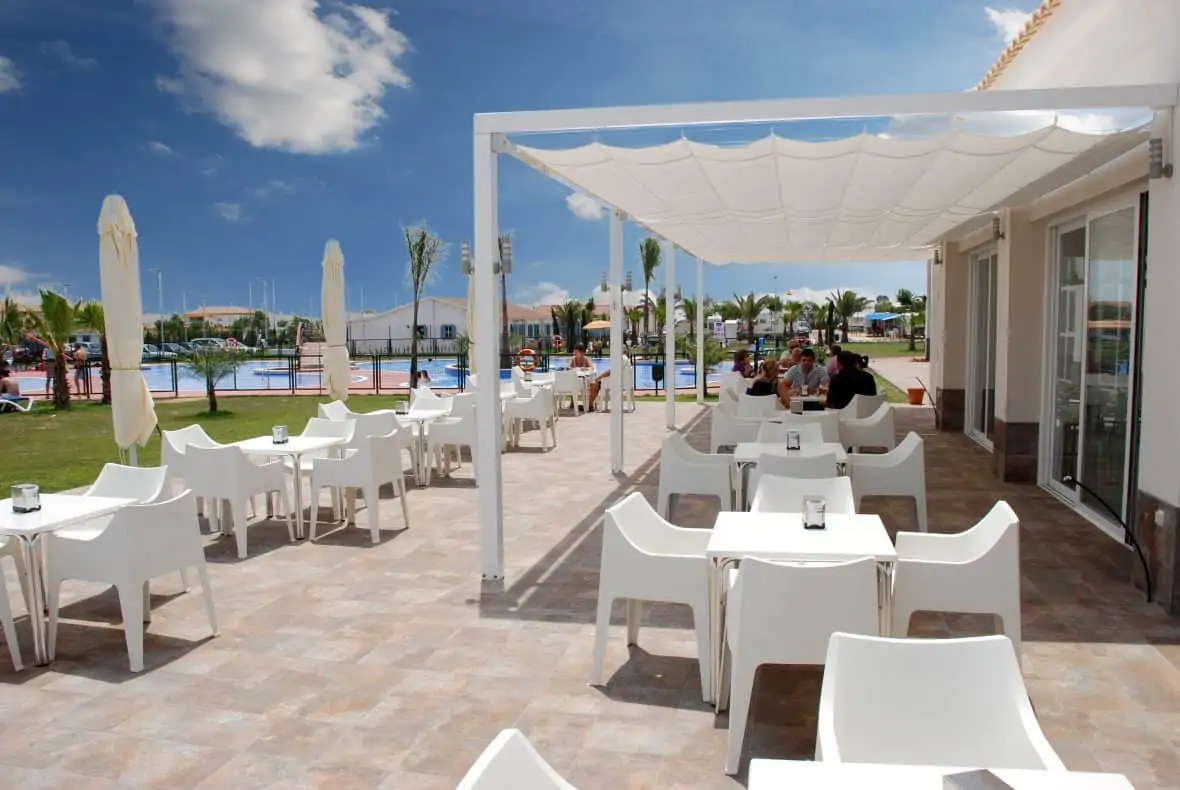 Terraza del restaurante en Camping Lo Monte Pilar de la Horadada Alicante