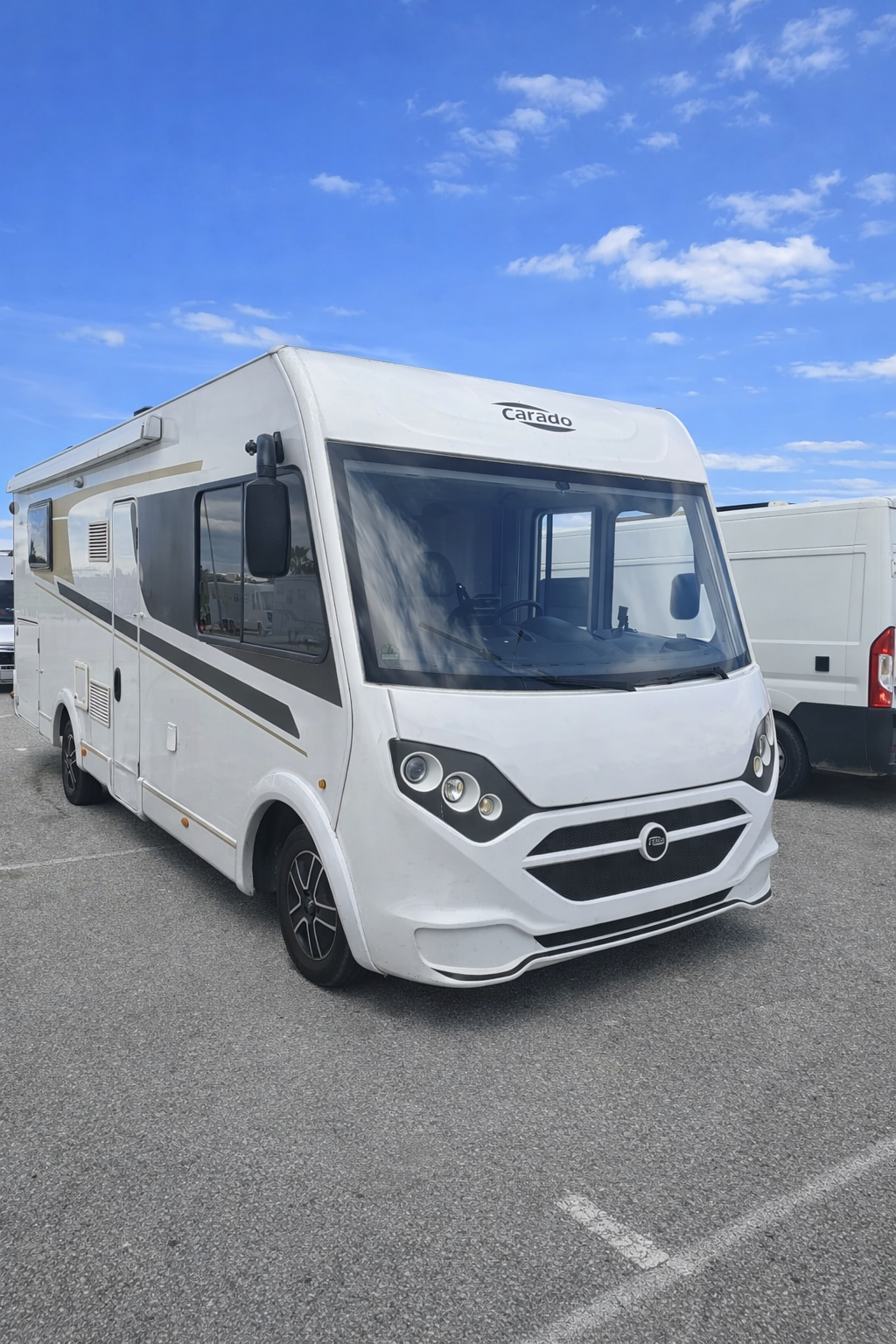 autocaravana-integral-carthago-corado-i-449-exterior.jpg