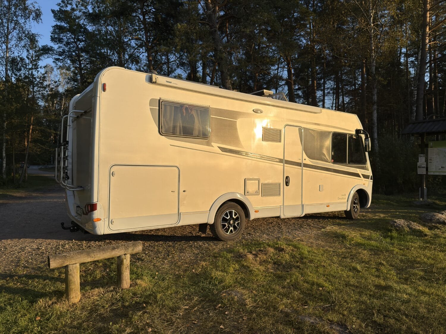autocaravana-integral-carthago-corado-i-449-vista-lateral.jpeg