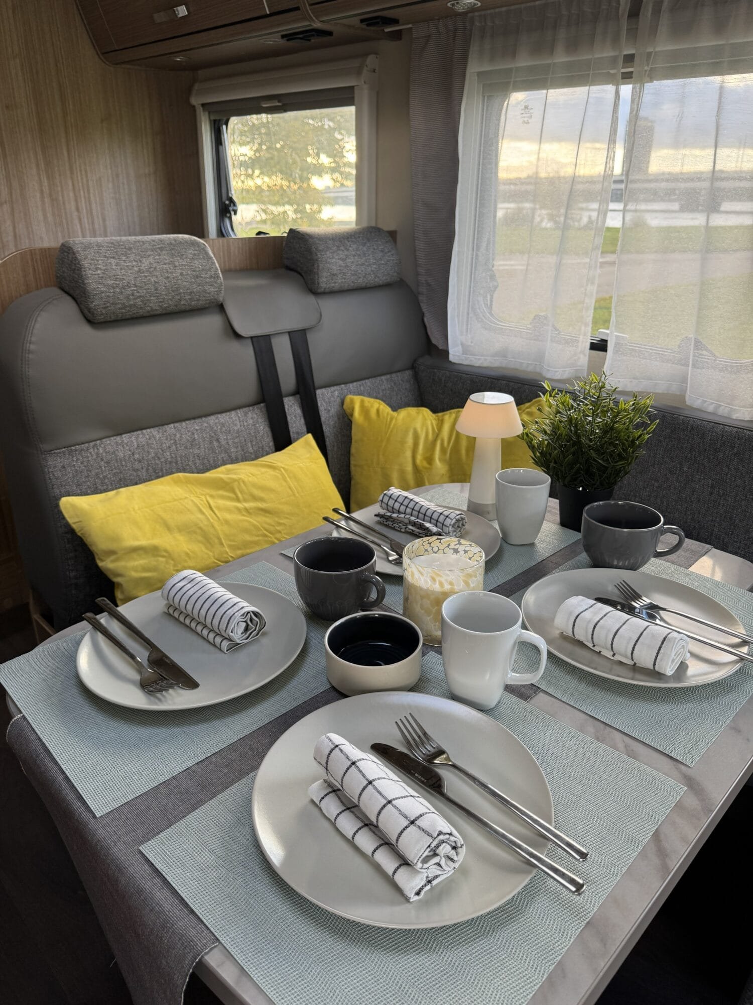 comedor-autocaravana-integral-carthago-corado-i-449.jpeg