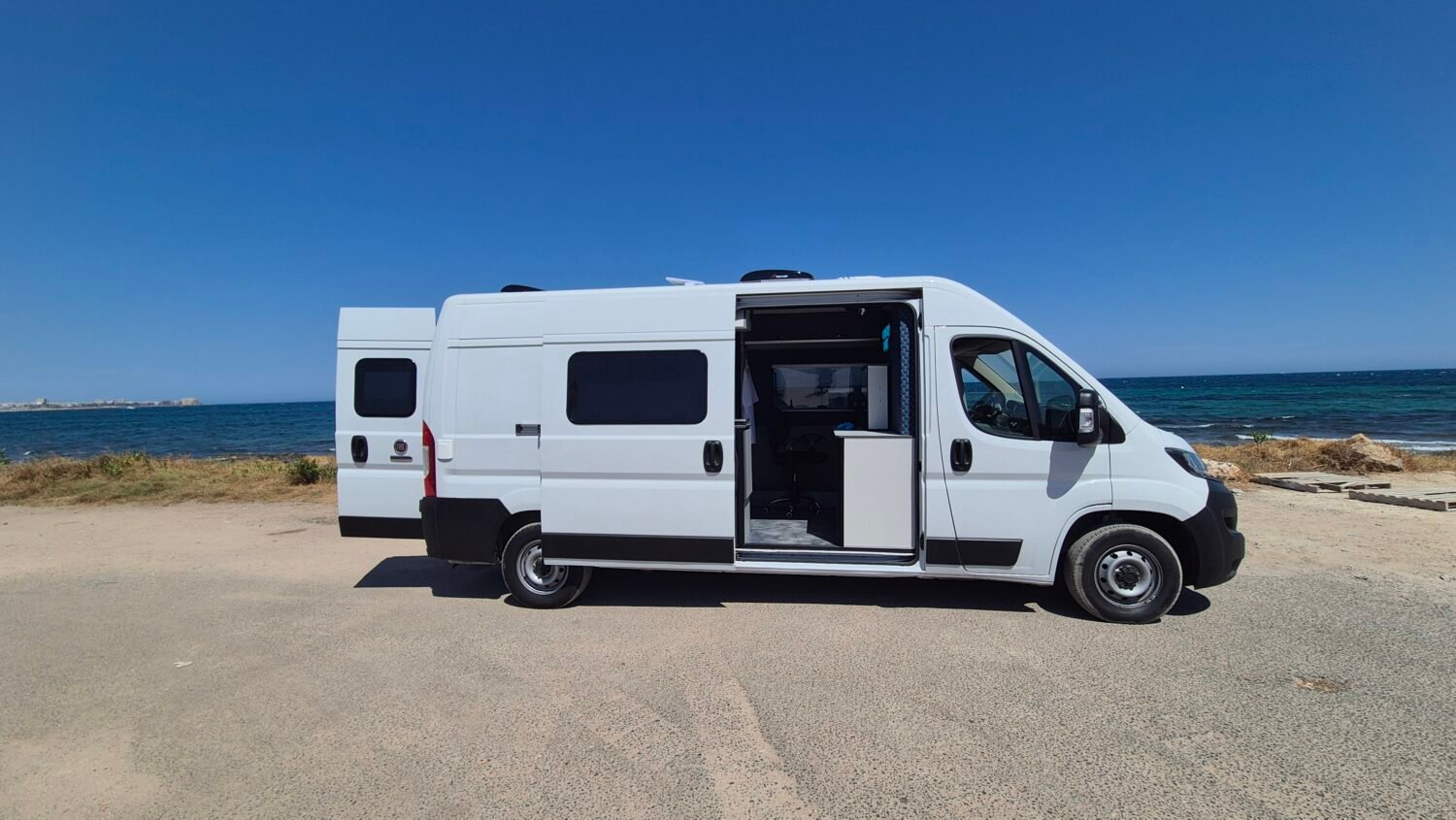 Fiat ducato junto el mar